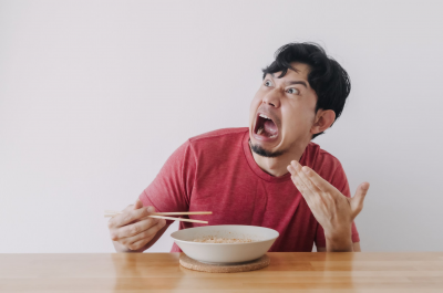 Hati-Hati, Ini Bahaya Makan Pedas Secara Berlebihan